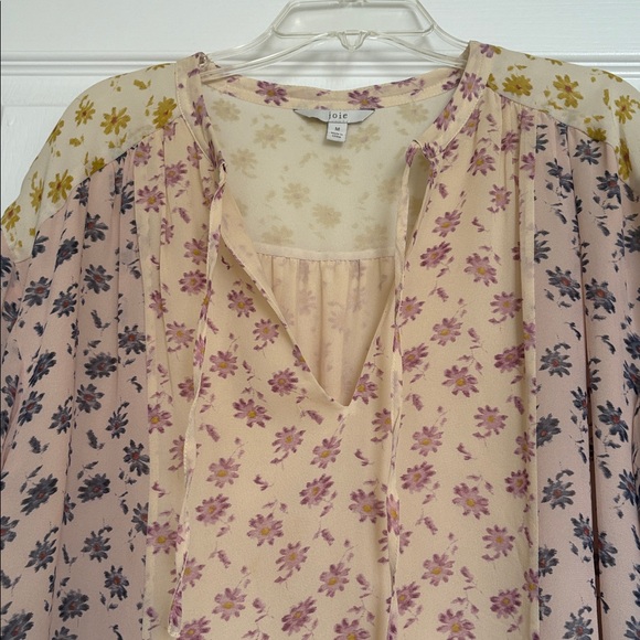 Joie Cream and Purple Floral Blouse lined polyester, sheer size medium - Picture 4 of 5